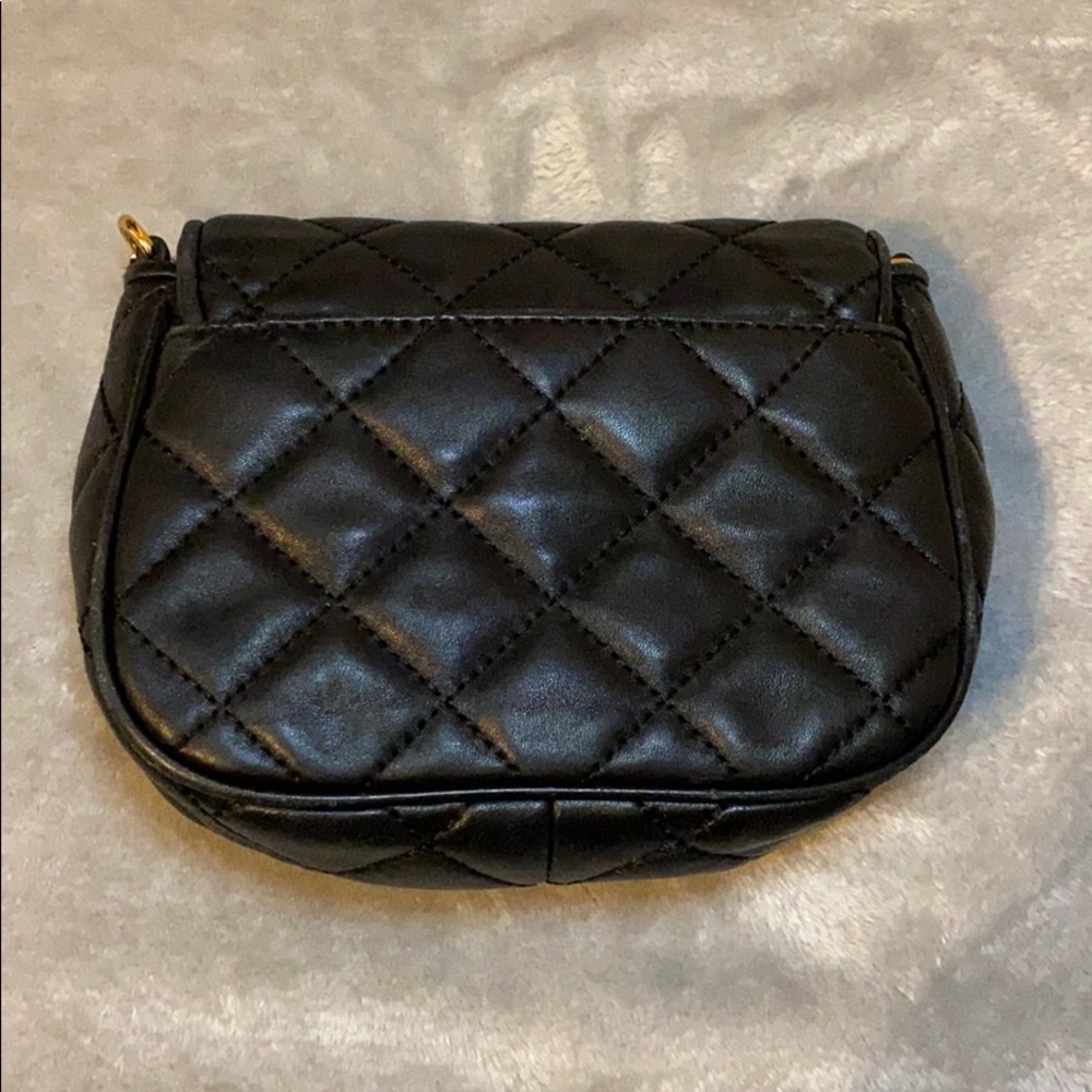 ❌SOLD❌Michael Kors Black Quilted Logo Crossbody Bag - Picture 3 of 5